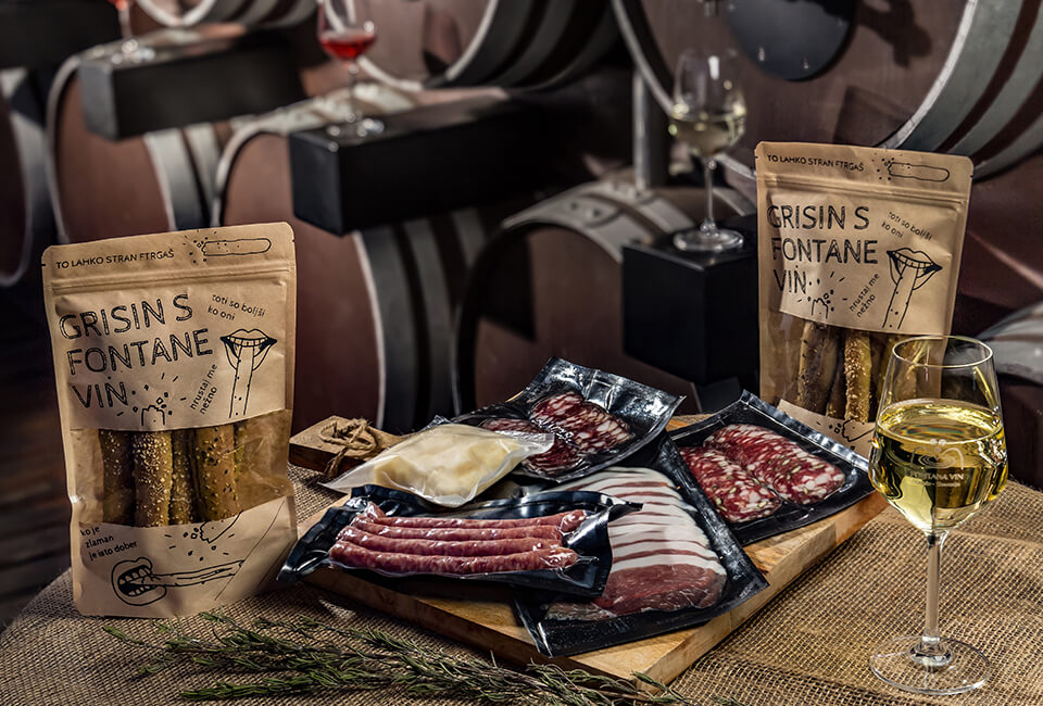 Fontana vin Vodole – dogodki. Ponudba mesnin in buteljčnih vin.